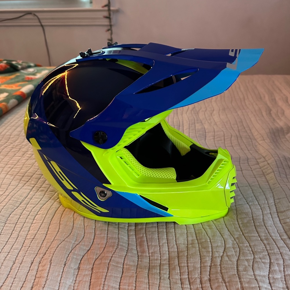 LS2 Gate Moto helmet w gloves and goggles. Size XS.